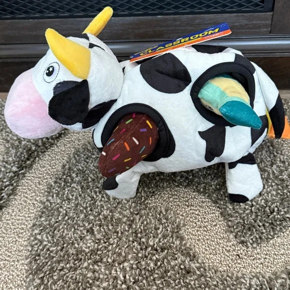 NEW. Joyhound Classroom Hide ‘N Peak Burrow Dog toy Cow plush Squeaker. - Picture 2 of 11
